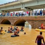 बड़ी खबर: आपरेशन शिवनाथ सफल: लोकल मछुआरों की मदद से शिवनाथ में गिरी कार तीसरे दिन मिली