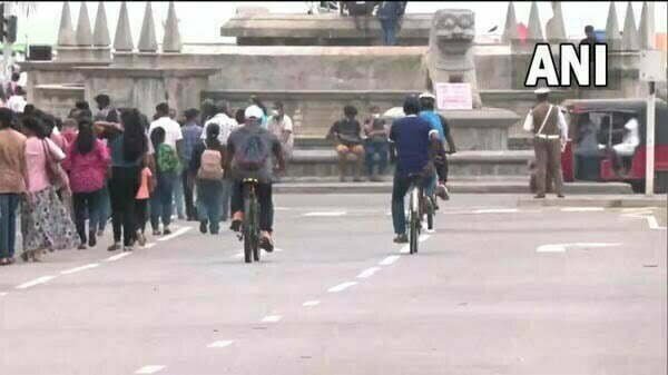 आर्थिक संकट: थमें वाहनों के चक्के, अब साइकिल बनी सहारा