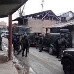 कुलगाम में सुरक्षाबलों और आतंकियों के बीच मुठभेड़, गोलाबारी में सेना का जवान घायल