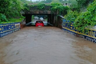 झमाझम बारिश से तरबतर हुआ ट्विनसिटी, अण्डरब्रिजों में भरा पानी, फंसी कार
