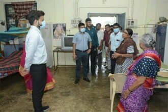 वृद्धाश्रम की बुजुर्ग महिला ने वृंदावन जाने की इच्छा जताई, कलेक्टर ने कहा, तीर्थयात्रा के इच्छुक वृद्धाश्रम के बुजर्गों की सूची तैयार कर प्रस्ताव भेजें