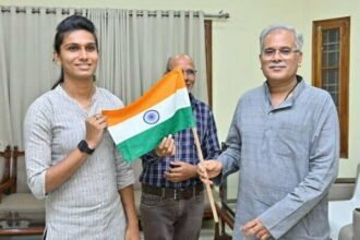 मुख्यमंत्री बघेल द्वारा प्रदत्त राष्ट्रीय ध्वज तिरंगा को 15 अगस्त को माउंट एल्ब्रुस की चोटी पर फहराएंगी छत्तीसगढ़ की पर्वतारोही अंकिता गुप्ता