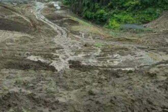 100 करोड़ की लागत से बन रहे निर्माणाधीन बांध में दरार, 18 गांवों को कराया खाली