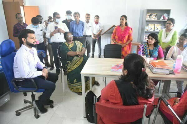 नगपुरा में स्वामी आत्मानंद स्कूल में अव्यवस्था पर नाराज हुए कलेक्टर, प्राचार्य को शो काज नोटिस