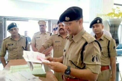 जिले के होटल, लॉज व ढाबों पर पुलिस की दबिश, खंगाले जा रहे रजिस्टर