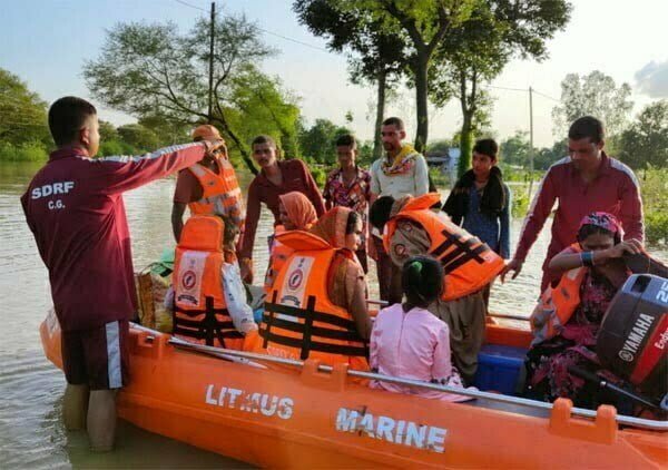 मुख्यमंत्री ने प्रदेश में बाढ़ एवं अत्याधिक वर्षा से प्रभावित क्षेत्रों में राहत एवं बचाव के दिए निर्देश