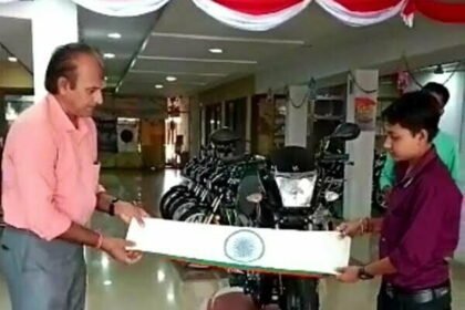 शपथ फ़ाउंडेशन भिलाई की राष्ट्रीय ध्वज संग्रह की अभिनव पहल, सम्मान के साथ उतारकर सुरक्षित रखें