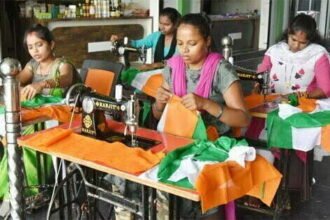 इस बार 15 अगस्त पर हर घर फहरेगा महिलाओं द्वारा तैयार तिरंगा