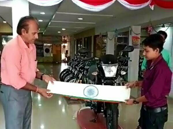 शपथ फ़ाउंडेशन भिलाई की राष्ट्रीय ध्वज संग्रह की अभिनव पहल, सम्मान के साथ उतारकर सुरक्षित रखें