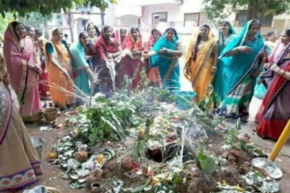 संतान की लंबी उम्र के लिए माताओं ने रखा कमरछठ का व्रत