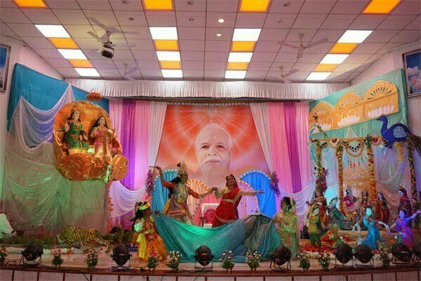 प्रजापिता ब्रह्माकुमारी ईश्वरीय विश्व विद्यालय में मना कृष्ण जन्माष्टमी, कृष्ण-राधा की मनमोहक झांकियों को प्रदर्शन 23 को