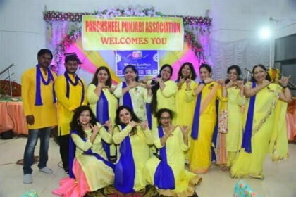 कृष्ण भक्ति में डूबे 'पंचशील' के सदस्य, 'राधे-राधे' के उद्घोष से गूंजा भवन
