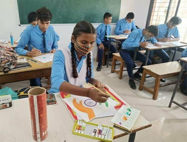 'हमर तिरंगा' थीम पर मूकबधिर स्कूल के विद्यार्थियों ने बनाई आकर्षक पेंटिंग
