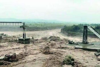 भारी बारिश से कांगड़ा में बह गया रेलवे पुल, अलग-अलग घटनाओं में 11 की मौत, दो दिन का अलर्ट