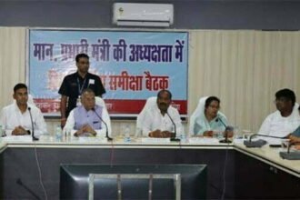 प्रभारी मंत्री ताम्रध्वज साहू पहुंचे कोरिया, जिला स्तरीय अधिकारियों के साथ हुई समीक्षा बैठक