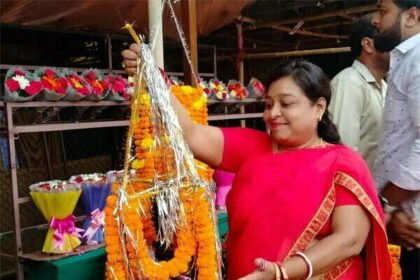 सजही फुलवा के फुलेरा… निर्जला व्रत रख सुहागिनों ने शुरू किया 36 घंटे का व्रत