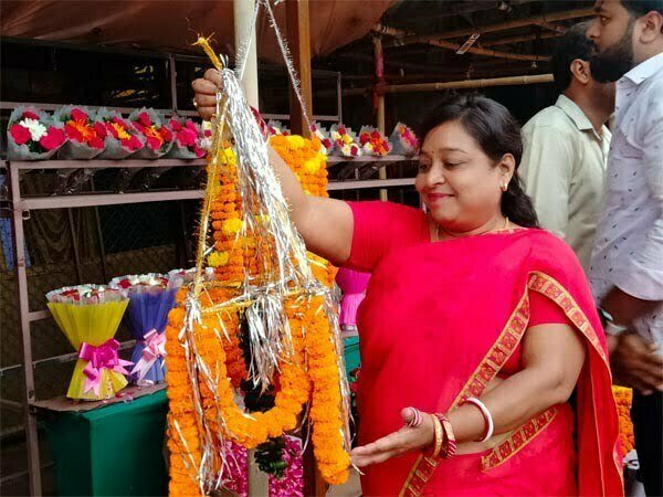 सजही फुलवा के फुलेरा… निर्जला व्रत रख सुहागिनों ने शुरू किया 36 घंटे का व्रत