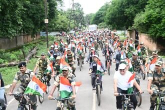 आजादी का अमृत महोत्सव : बीएसएफ के जवानों ने स्कूली बच्चों के साथ निकाली रैली, हर घर तिरंगे का दिया संदेश, देखे विडियो