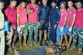 लोगों ने सोचा मजाक कर रहा इधर सच में नशेड़ी ने लगा दी गहरे मुरुम खदान में छलांग, फिर जो हुआ…