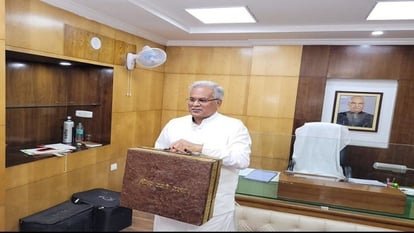 CM Bhupesh Baghel carries a briefcase made of cow dung to present the State budget