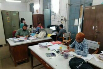 14 दिन बाद खुले सरकारी दफ्तर, लगा फाइलों का ढेर