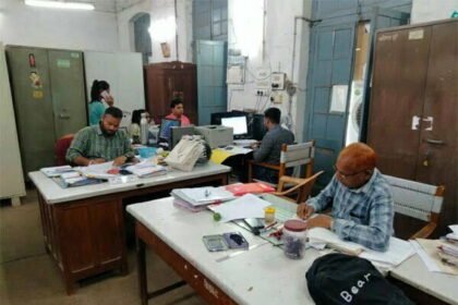 14 दिन बाद खुले सरकारी दफ्तर, लगा फाइलों का ढेर