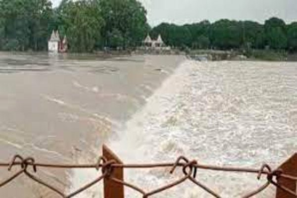 दुर्ग जिले में बारिश से फिर उफान पर शिवनाथ, तटवर्ती गांवों में अलर्ट, बैराजों से छोड़ा गया 41 हजार क्यूसेक से ज्यादा पानी