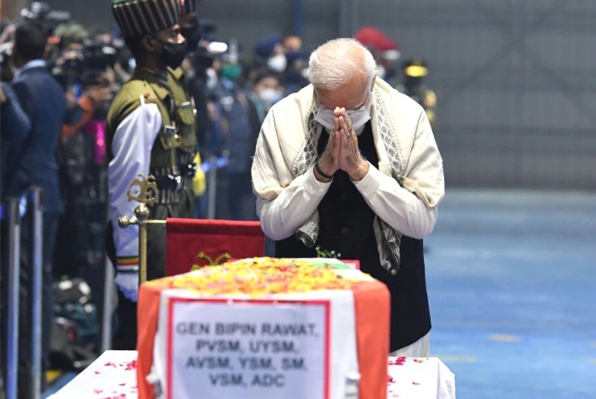 प्रधानमंत्री नरेंद्र मोदी ने जनरल बिपिन रावत को श्रद्धांजलि दी।