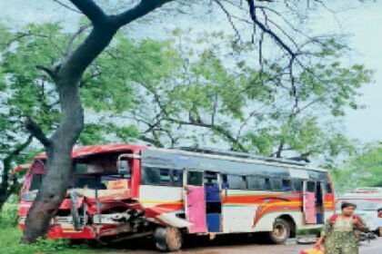 परीक्षा देकर घर जा रहे 12 वीं के तीन छात्रों को यात्री बस ने मारी ठोकर, तीनों की मौत, गांव और स्कूल में पसरा मातम