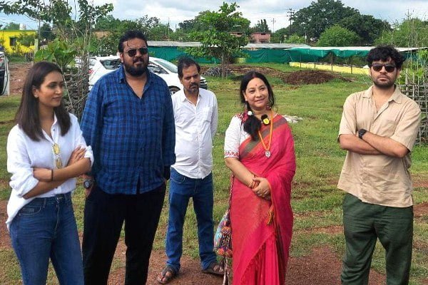 पंचायत वेब सीरिज के स्टार कलाकार पहुंचे छत्तीसगढ़, गांव में इस चीज को देखकर रह गए हैरान, कहा हम सोच भी नहीं सकते थे.. .