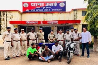 बुजुर्ग से 1 लाख 30 हजार लूटने वाले 5 युवक गिरफ्तार, मददगार बनकर रची साजिश, ऐसे हुआ पर्दाफाश