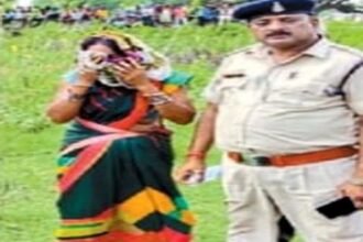 मरने के बाद भी नहीं मिला अपनों का कंधा, रातभर पति के शव के साथ बिलखती रही पत्नी, फिर हुआ ये सब