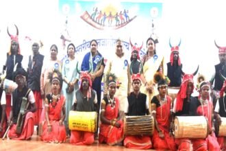 संभाग स्तरीय जनजातीय नृत्य प्रतियोगिता में दिखी छत्तीसगढ़ी संस्कृति की झलक, पारंपरिक वेश-भूषा में लोक कलाकारों ने मोहा मन