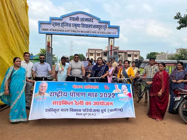 साइकिल चलाकर दिया पोषण जागरूकता का संदेश, राज्य के पोषण तालिका में दुर्ग जिला तीसरे स्थान पर