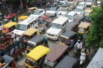 जाम में फंसे डॉक्टर, 3 किमी की दौड़ लगाकर पहुंचे अस्पताल और बचाई मरीज की जान