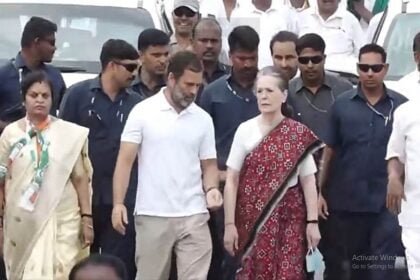कांग्रेस की भारत जोड़ो यात्रा में पहली बार शामिल हुई सोनिया गांधी, बेटे राहुल ने किया इस अंदाज में स्वागत