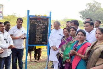 गृहमंत्री ने व्यापारियों को दी दिवाली पर सौगात… स्टेशन मरोदा में 40 लाख से बनेगा पौनी पसारी, किया भूमिपूजन