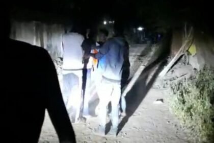 नेता जी की गुंडागर्दी, भाजपा जनपद पंचायत अध्यक्ष ने नशे में धुत होकर अपने गांव के युवकों को जमकर पीटा, पैर छूने झुके तो मारने लगे लात