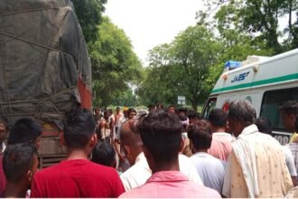 दिवाली का राशन लेने गए पति को ट्रक ने मारी ठोकर, मौत की खबर सुनकर खाना बना रही पत्नी हुई बेसुध, रो-रोकर परिजन हुए बेहाल