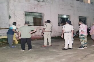 पुलिस लाइन में हेड कांस्टेबल की संदिग्ध मौत, बैरक के दूसरे मंजिल से गिरने की आवाज सुनकर पहुंचे साथी, खून से लथपथ पड़ा था शव