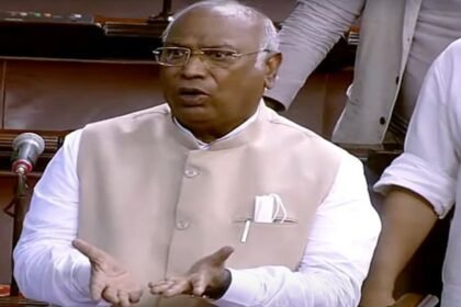 राज्यसभा में विपक्ष के नेता ने दिया पद से इस्तीफा, जानिए कांग्रेस का कौन सा नेता लेगा उनकी जगह