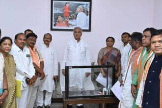 राज्य सरकार आदिवासियों को 32 प्रतिशत आरक्षण का लाभ दिलाने प्रतिबद्ध : CM बघेल