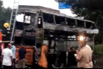 Big Breaking: भीषण सड़क हादसा, ट्रक से टकराकर यात्री बस में लगी आग, 11 यात्रियों की जिंदा जलकर मौत, 38 से ज्यादा घायल