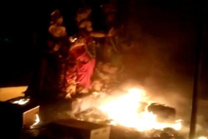 दुर्गा पंडाल में लगी भयंकर आग, तीन बच्चे और दो महिलाएं जिंदा जली, झुलसने से 41 की हालत गंभीर
