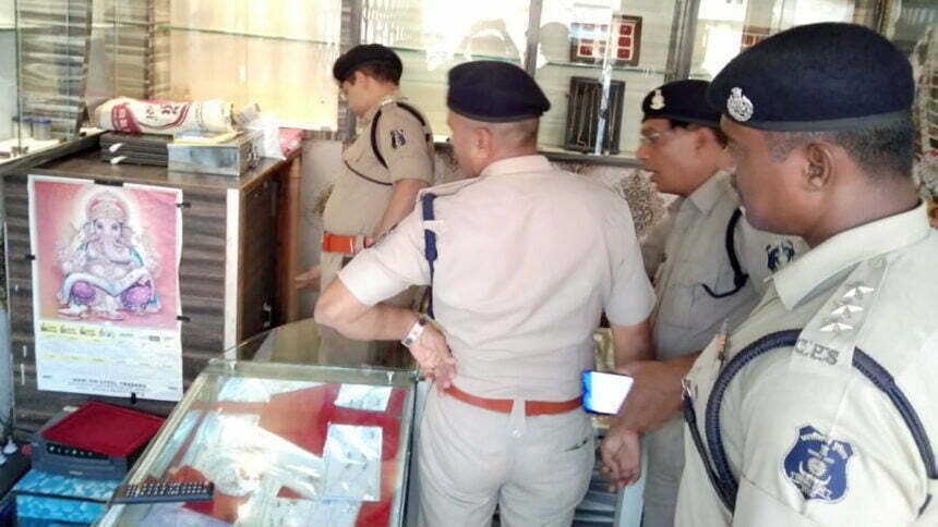 Amleshwar Murder & Robbed :_पांच दिनों तक रैकी कर दिनदहाड़े व्यापारी पर बरसाई 6 गोलियां और लूट लिया 40 लाख से ज्यादा का सोना