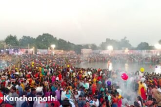 छठ पूजा: डूबते सूर्य को अर्घ्य देकर व्रती महिलाओं ने मांगा संतान सुख व सुहाग की लंबी उम्र