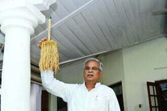 मुख्यमंत्री ने सांस्कृतिक परंपरा के अनुरूप धनतेरस पर अपने निवास पर धान की झालर बांधने की रस्म की पूरी, Dekhe Video