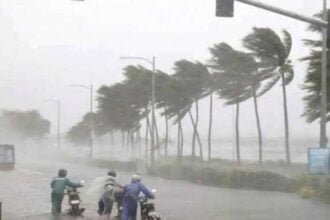 छत्तीसगढ़ के इन पड़ोसी राज्यों में तूफान का अलर्ट, दिवाली से पहले यहां भी दिखने लगा है बिगड़ते मौसम का असर