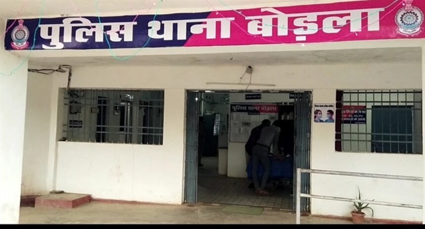 इसे कहते हैं उल्टी गंगा, रेड कार्रवाई करने गई पुलिस पर जुआरियों ने किया ईंट से हमला, हेड कांस्टेबल और एक आरक्षक घायल