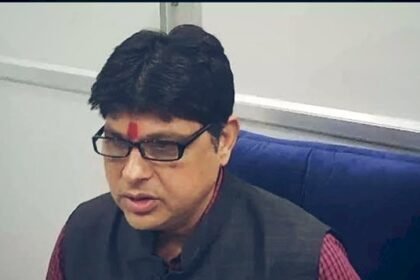 बीते दिनों सूर्यकांत तिवारी के घर पर ईडी ने छापा मारा था। फरार चल रहे सूर्यकांत सूर्यकांत तिवारी के खिलाफ ईडी मनी लांड्रिंग केस में जांच कर रही है